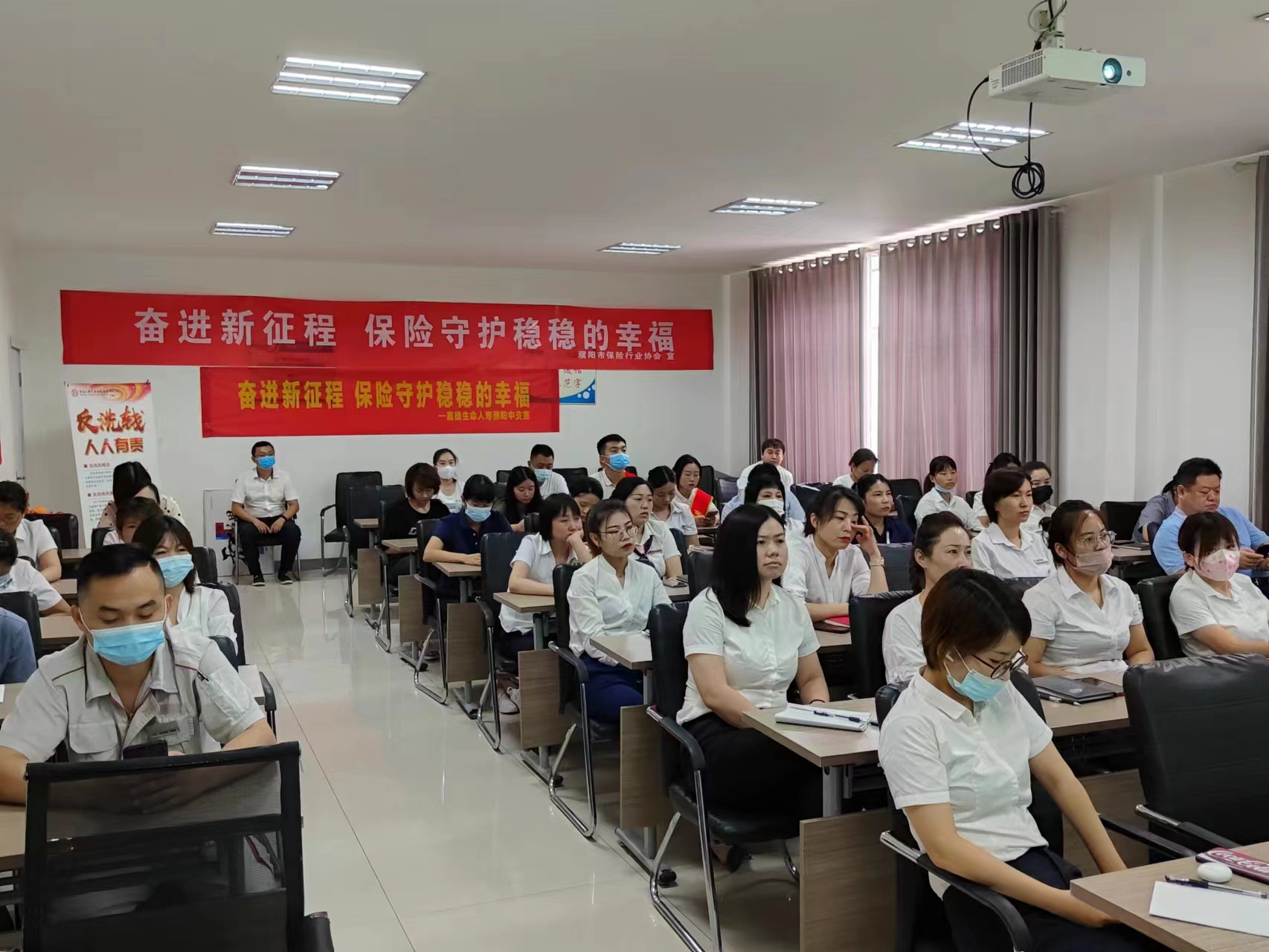 濮阳市保险行业协会开展“7.8全国保险公众宣传日”进企业活动