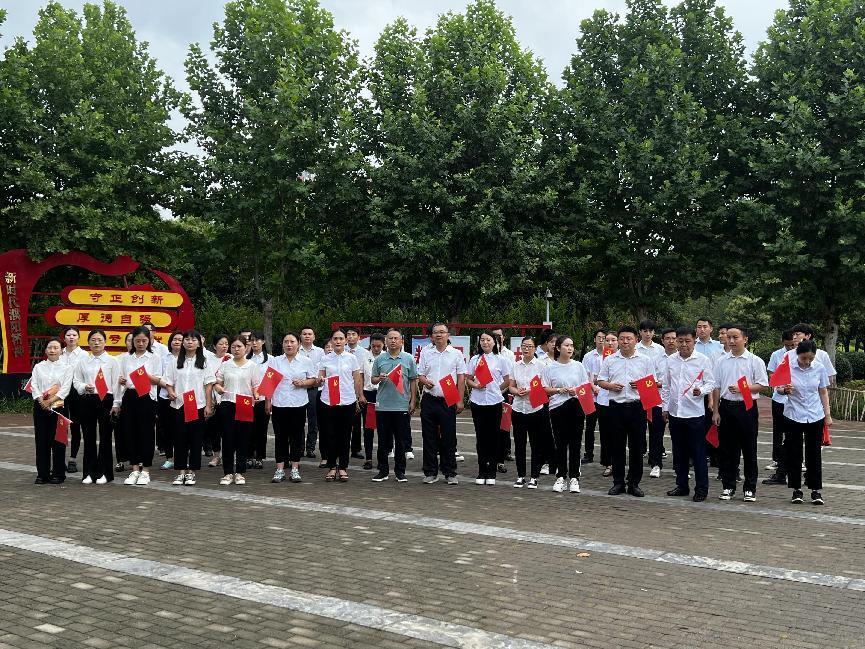 濮阳市保险行业协会组织开展“迎七一”歌咏活动